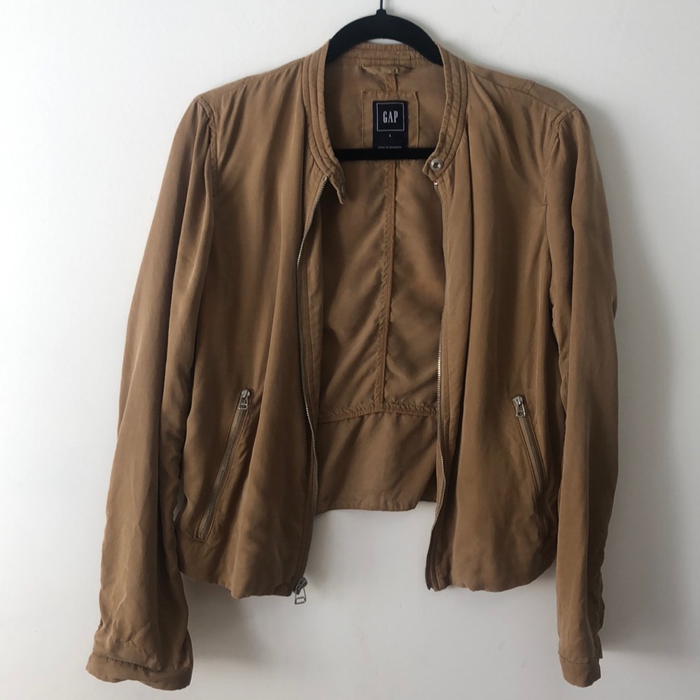 GAP lightweight jacket with zip pockets